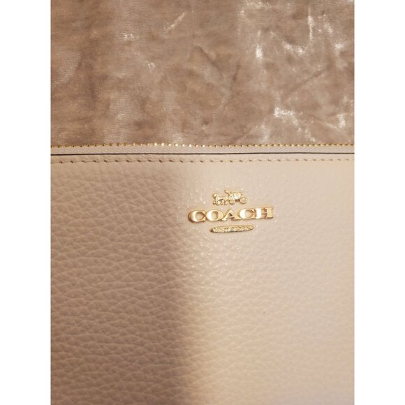 Coach NWT Pebble Chalk Leather Wallet Wristlet Gold Hardware - Picture 7 of 7